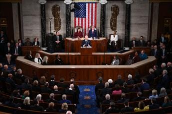 Biden fa appello a unità, ma su scontro debito repubblicani lo fischiano