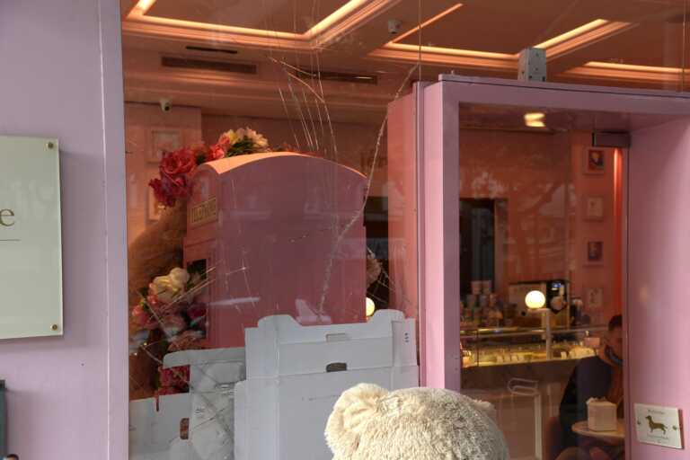 Furto con spaccata a Bari in corso Cavour, preso di mira Jèrôme. Rubati 1500 euro