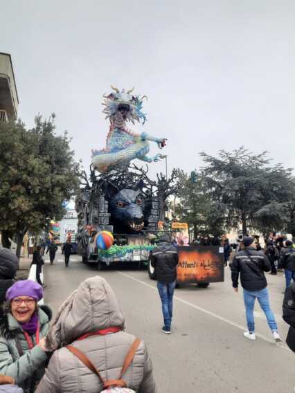 Galleria foto 'Carnevale di Putignano: in 20mila assistono alla sfilata dei “Giganti di carta” – FOTO' - foto 11