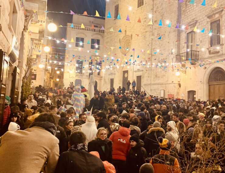Putignano, finalmente la festa può cominciare: attesa per la parata e i meravigliosi carri