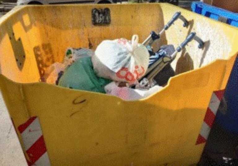 Rotti, bruciati, debordanti: i cassonetti a Bari sono una vergogna. Sos Città: «Zero attenzione alle regole»
