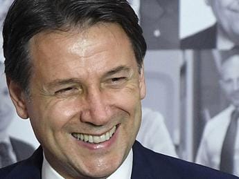 Galleria foto 'Conte: “Renzi? Prima in Twingo, ora con soldi sauditi in Ferrari…”' - foto 1