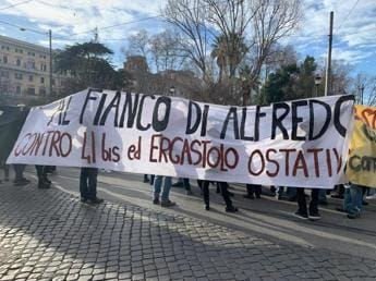 Galleria foto 'Cospito, corteo a Roma. Presidio davanti a carcere Opera' - foto 1
