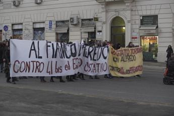 Galleria foto 'Cospito, corteo a Roma: tre denunciati per disordini' - foto 1