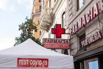 Galleria foto 'Covid Italia, ancora dati in discesa' - foto 1