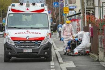 Galleria foto 'Covid oggi Italia, 33.042 casi e 439 morti: bollettino ultima settimana' - foto 1