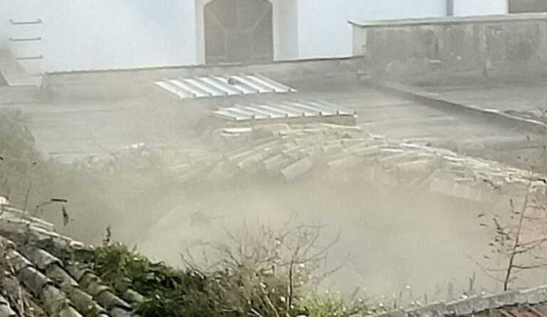 Cerignola, crolla l’ex Palazzo di città: era chiuso da tempo. Nessun ferito – FOTO