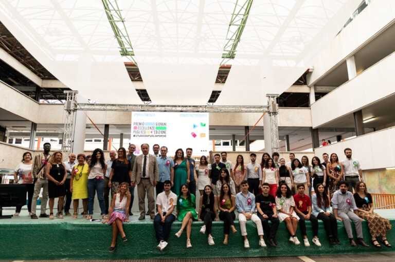 Galleria foto 'La Regione premia le giovani eccellenze pugliesi: via alla quinta edizione di #studioinpugliaperché' - foto 1