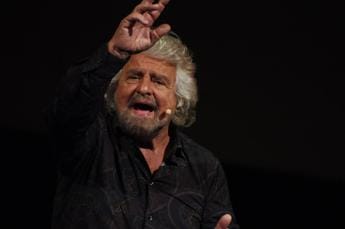 Galleria foto 'Grillo fonda chiesa dell’Altrove: “Missione? La indica l’Elevato”' - foto 1