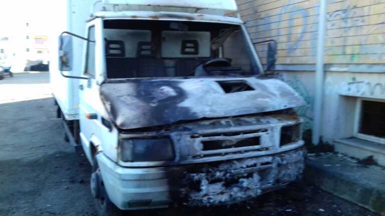 Tre attentati incendiari in poco meno di 2 mesi: nel mirino il titolare di una rimessa per rifiuti in Salento