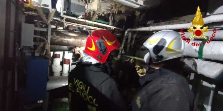 Incendio su una nave ormeggiata al porto di Brindisi: nessun ferito