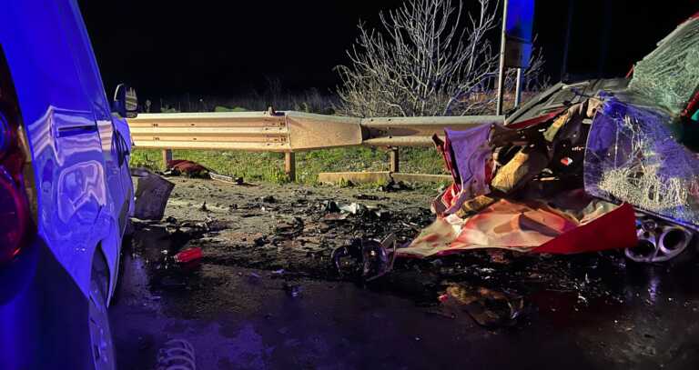 Galleria foto 'Tragico incidente sulla statale 7 tra Laterza e Castellaneta: morte tre donne, un ferito grave' - foto 1