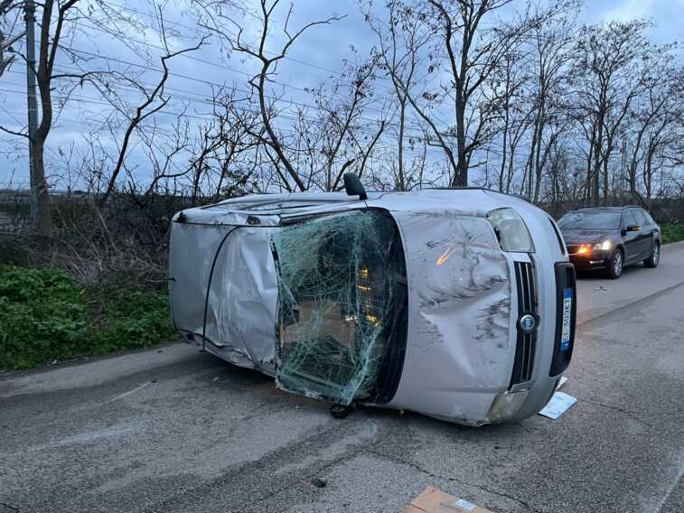 Incidente su via Trani a Barletta: 4 feriti, tra loro un 15enne e un anziano – FOTO