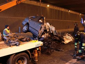 Galleria foto 'Incidenti, frontale in galleria A14: tre morti e un ferito' - foto 1