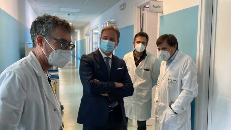 Galleria foto 'Ispezione di Pagliaro all’ospedale di Copertino: «Pronto soccorso al collasso e reparti sguarniti» – FOTO e VIDEO' - foto 4