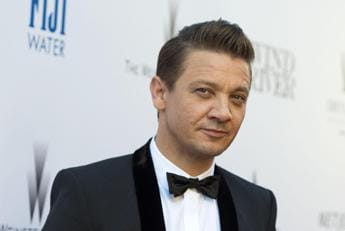 Galleria foto 'Jeremy Renner pubblica video sulla riabilitazione: “A qualunque costo”' - foto 1