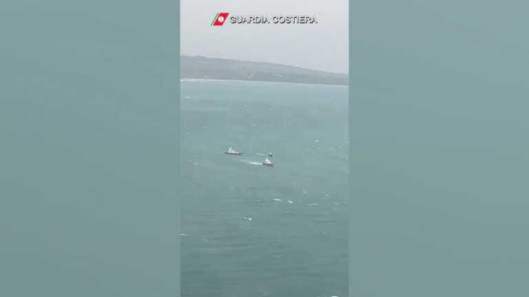 Galleria foto 'Tragedia Crotone, prosegue l’attività ricerca della Guardia Costiera' - foto 1