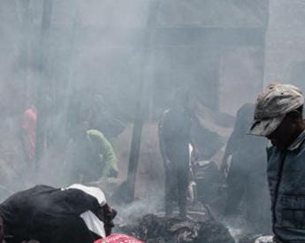 Galleria foto 'Kenya, maxi incendio in resort italiano: turisti in fuga' - foto 1