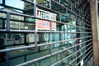Galleria foto 'La crisi del commercio, sono spariti 100mila negozi in dieci anni' - foto 1