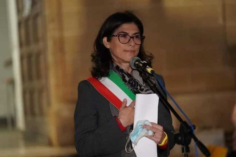 Collepasso, il consigliere ci ricasca. Nuove minacce alla sindaca: «Le tiro addosso una sedia» – VIDEO