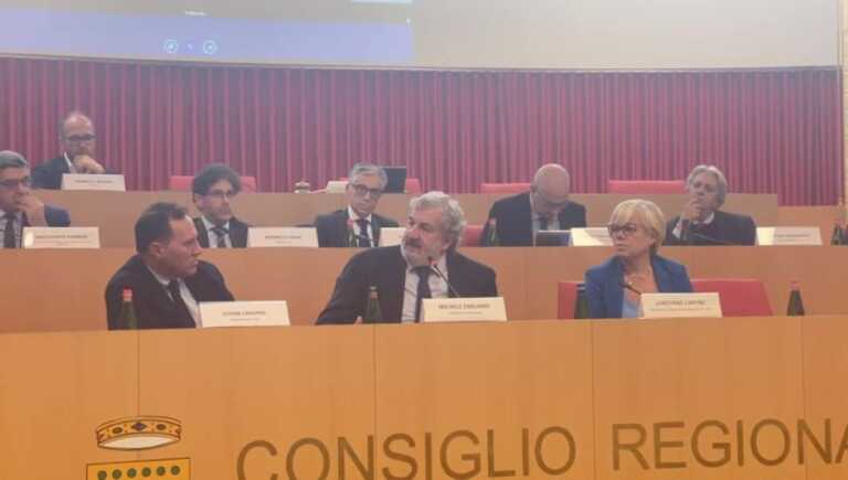 Emiliano serra i ranghi della coalizione: pronto un “patto di fine legislatura”