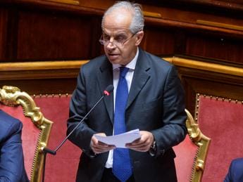 Galleria foto 'Migranti, Piantedosi: “Governo ha intensificato corridoi legali come mai prima”' - foto 1