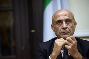 Minniti: “Somalia cruciale per flussi migratori, giusto dialogo con Paesi d’origine”