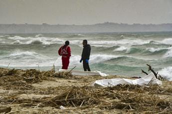 Galleria foto 'Naufragio Crotone, Emergency: “Tragedia attesa e che si può ripetere”' - foto 1