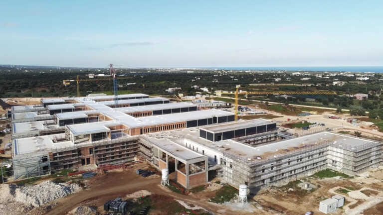 Nuovi ospedali in Puglia, De Santis: «Con la Giunta Emiliano ne verranno costruiti 5». Azione: «Si informi meglio»