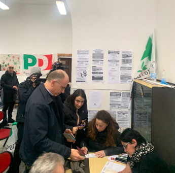 Galleria foto 'Pd, Letta vota a Testaccio. “Darò una mano senza sgomitare”' - foto 1