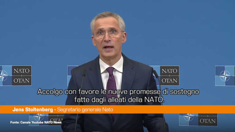Ucraina, Stoltenberg “Aumentare le scorte di munizioni”