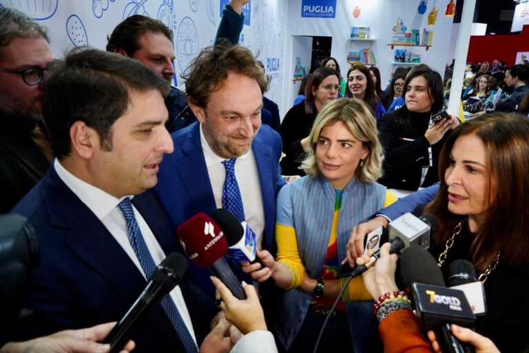 Santanché visita lo Stand Puglia alla Bit: «Avete imprenditori lungimiranti e una regione meravigliosa» – FOTO e VIDEO