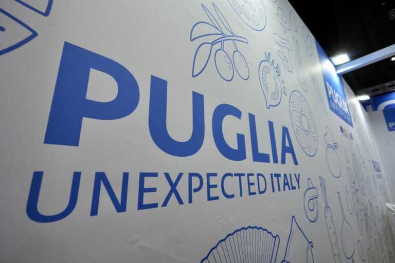Santanché visita lo Stand Puglia alla Bit: «Avete imprenditori lungimiranti e una regione meravigliosa» – FOTO e VIDEO