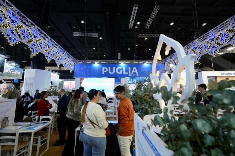Santanché visita lo Stand Puglia alla Bit: «Avete imprenditori lungimiranti e una regione meravigliosa» – FOTO e VIDEO