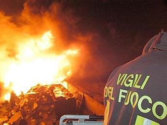 Galleria foto 'Roma, incendio in appartamento: due feriti, uno è grave' - foto 1