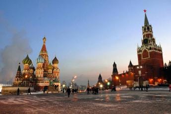 Galleria foto 'Russia, americana porta a spasso vitello su Piazza Rossa: arrestata' - foto 1