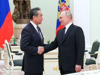 Galleria foto 'Russia-Cina, Putin incontra Wang Yi: “Nuove pietre miliari nelle relazioni”' - foto 1
