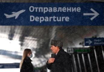 Galleria foto 'Russia, sospesi tutti i voli all’aeroporto di San Pietroburgo' - foto 1
