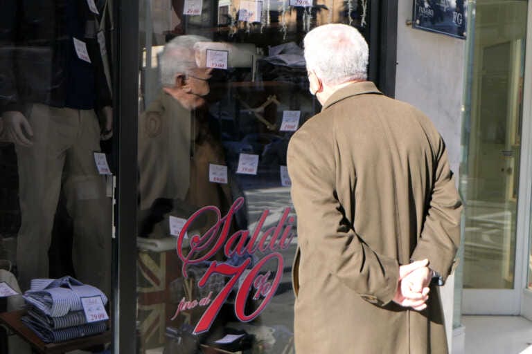 Saldi, a Bari è boom di acquisti: «Torniamo ai livelli pre-Covid»