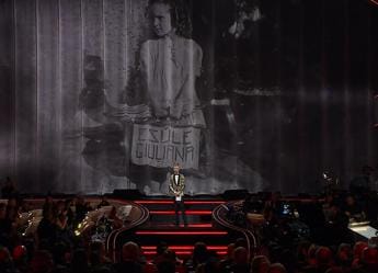 Sanremo 2023, Amadeus ricorda le Foibe: “La libertà non si conquista rimuovendo”