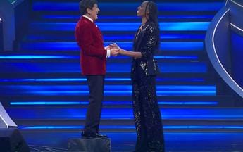 Sanremo 2023, Morandi su uno sgabello balla con la Egonu