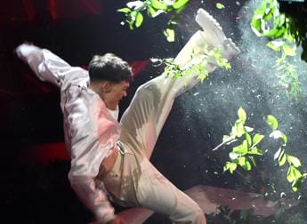 Sanremo 2023, tutti contro Blanco ma Toti: “Dagli errori può nascere un fiore!”