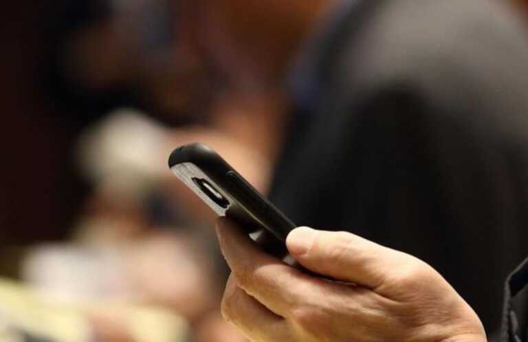 Falsi profili social per adescare giovani donne che poi molestava: un uomo arrestato a Oria