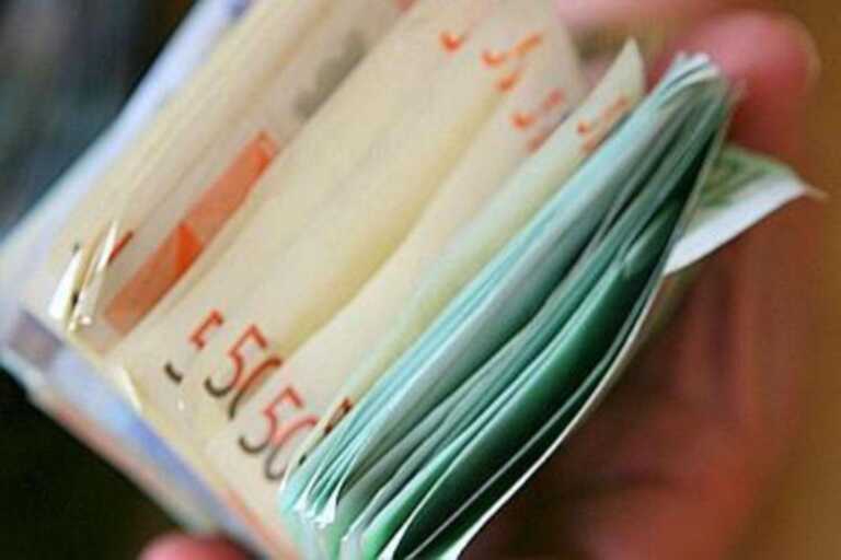 Taranto, truffa e riciclaggio: sequestrate 19mila euro di banconote false