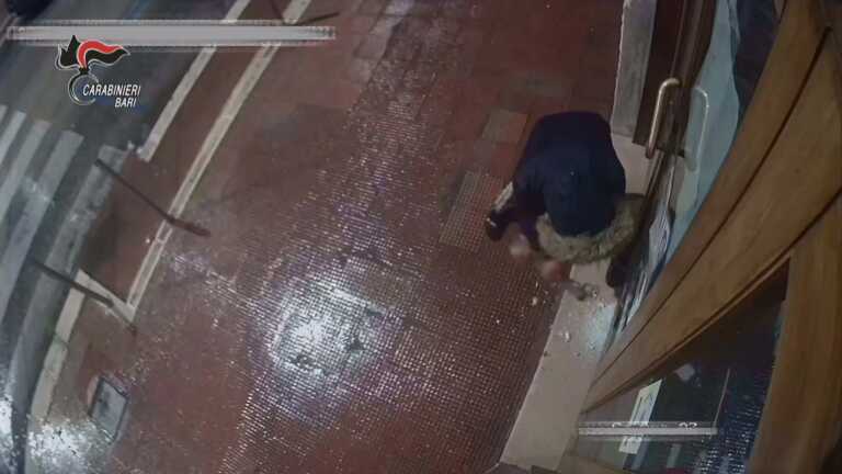 Spaccate in centro a Bari: due persone arrestate, una terza è ricercata in tutta Italia – VIDEO
