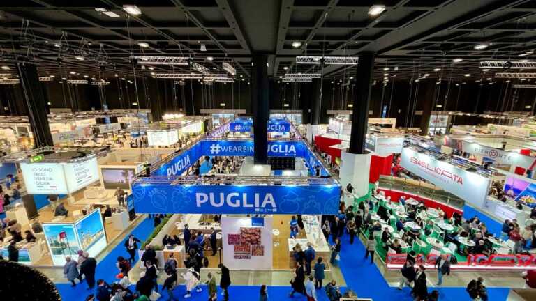 Santanché visita lo Stand Puglia alla Bit: «Avete imprenditori lungimiranti e una regione meravigliosa» – FOTO e VIDEO