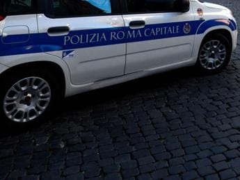 Galleria foto 'Stop auto a Roma, slitta la domenica ecologica' - foto 1