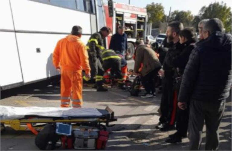 Tre studenti investiti da un bus fuori da scuola a Castellaneta: non sono gravi