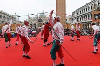 Galleria foto '“Take your Time for the Original Signs”, i Carnevali della tradizione tornano a Venezia' - foto 1