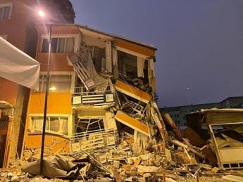 Galleria foto 'Terremoto Turchia, “i morti potrebbero essere 10mila”' - foto 1